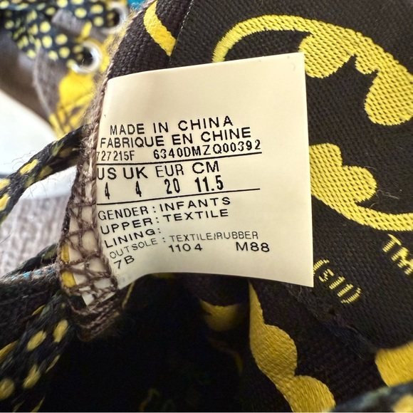 Converse Babies Batman Chuck Taylor All Star High Top Sneakers Black Yellow Sz 4 - Picture 3 of 9